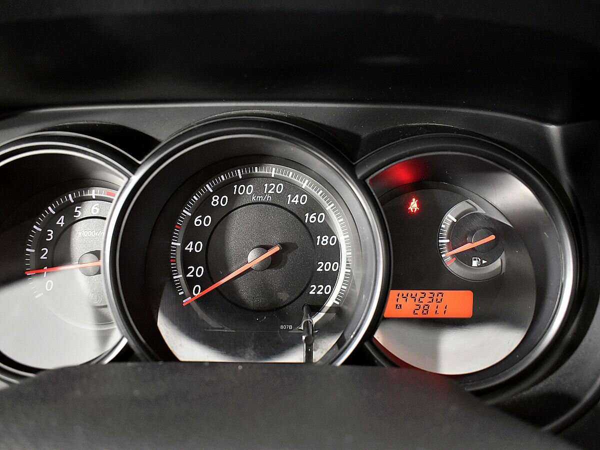 Nissan Tiida, 2013 Фото №12