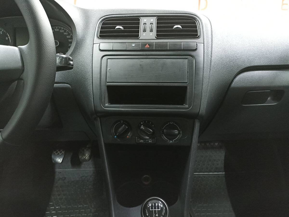 Volkswagen Polo, 2015 Фото №15