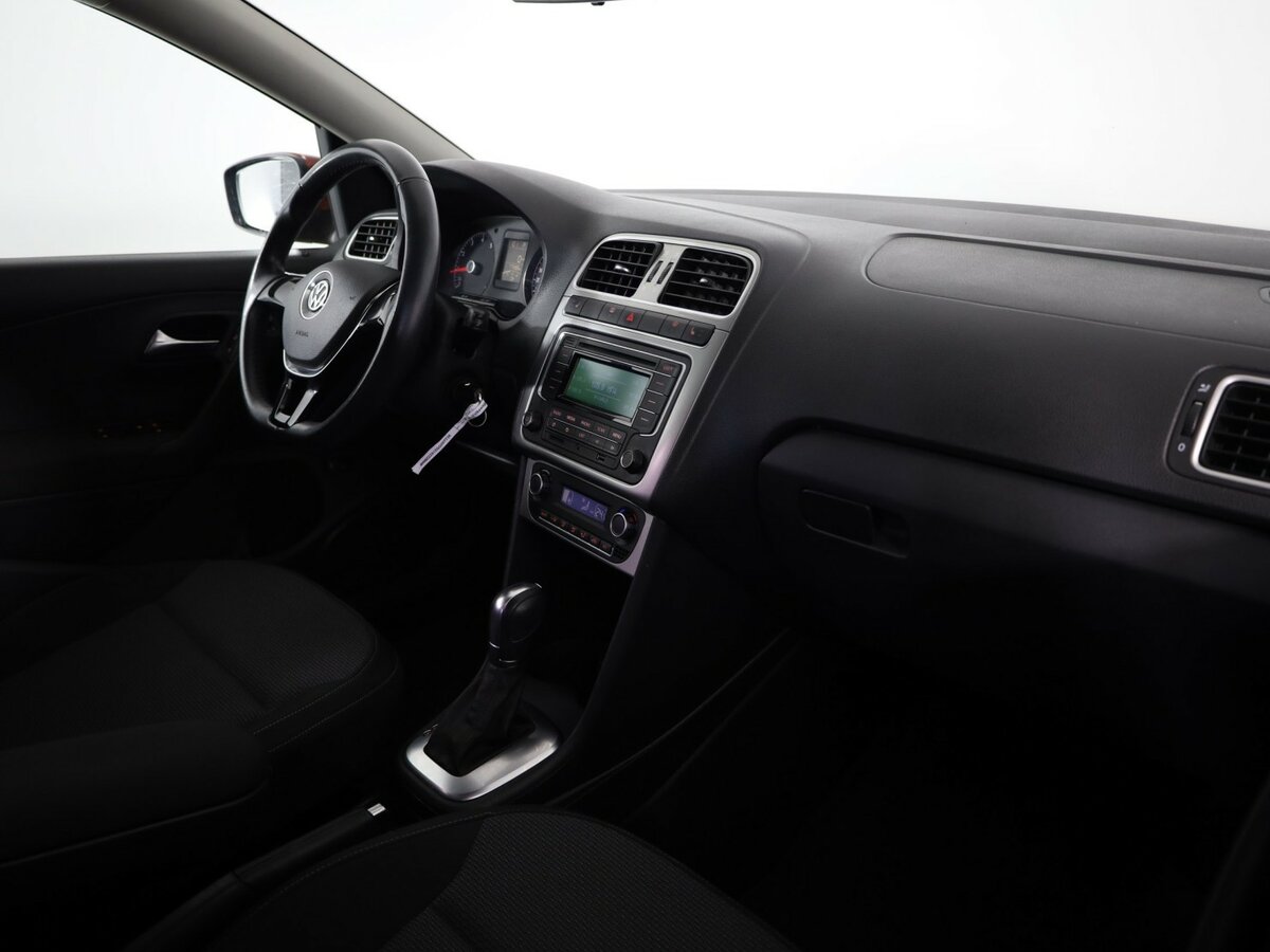 Volkswagen Polo V Рестайлинг, 2015 Фото №18
