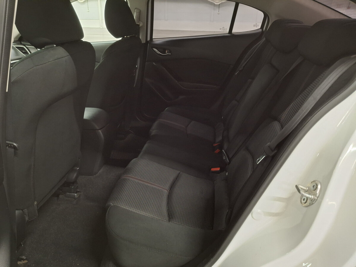 Mazda 3 III (BM) Рестайлинг, 2018 Фото №12